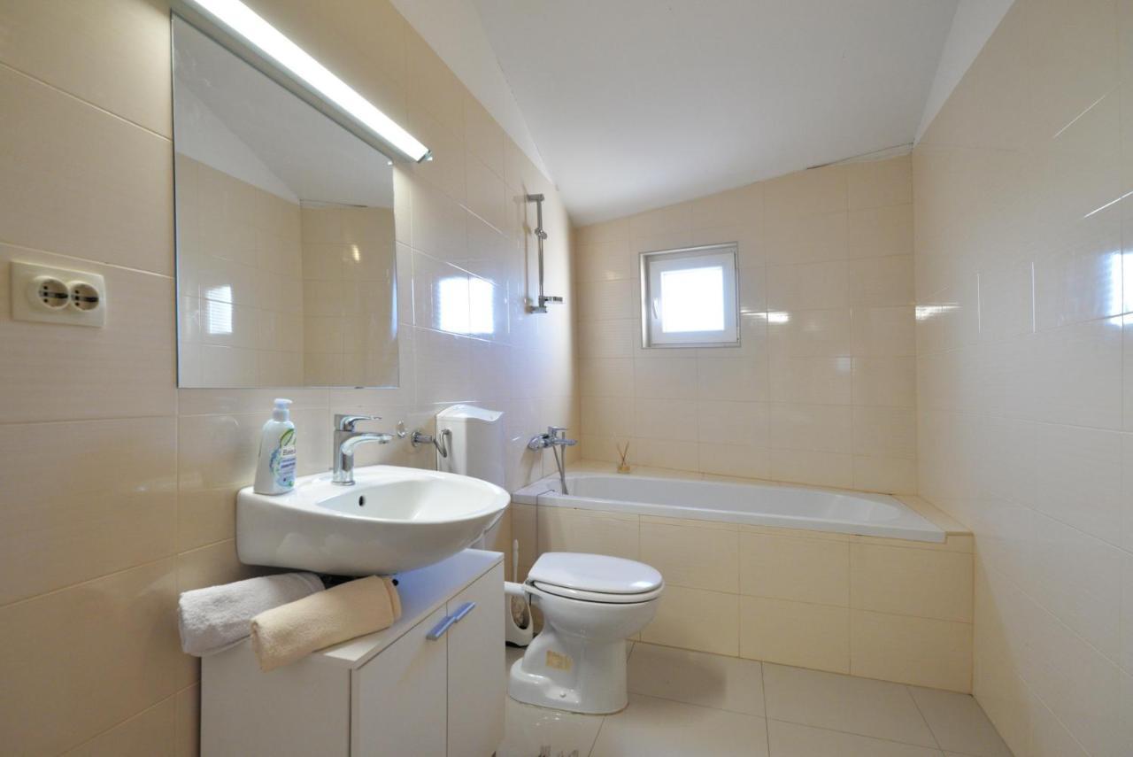 Apartmani Vedrana, Murter Exterior foto