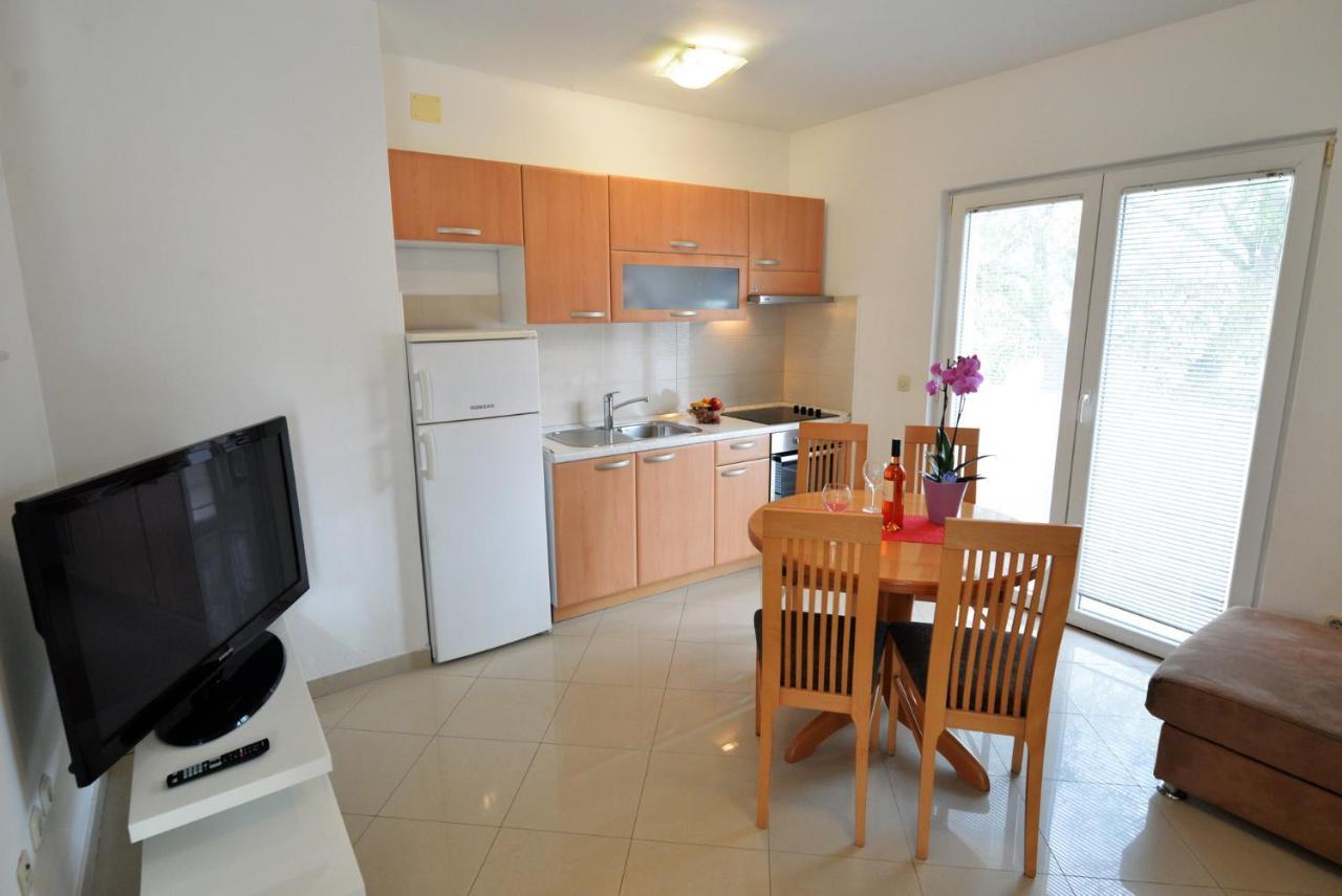 Apartmani Vedrana, Murter Exterior foto