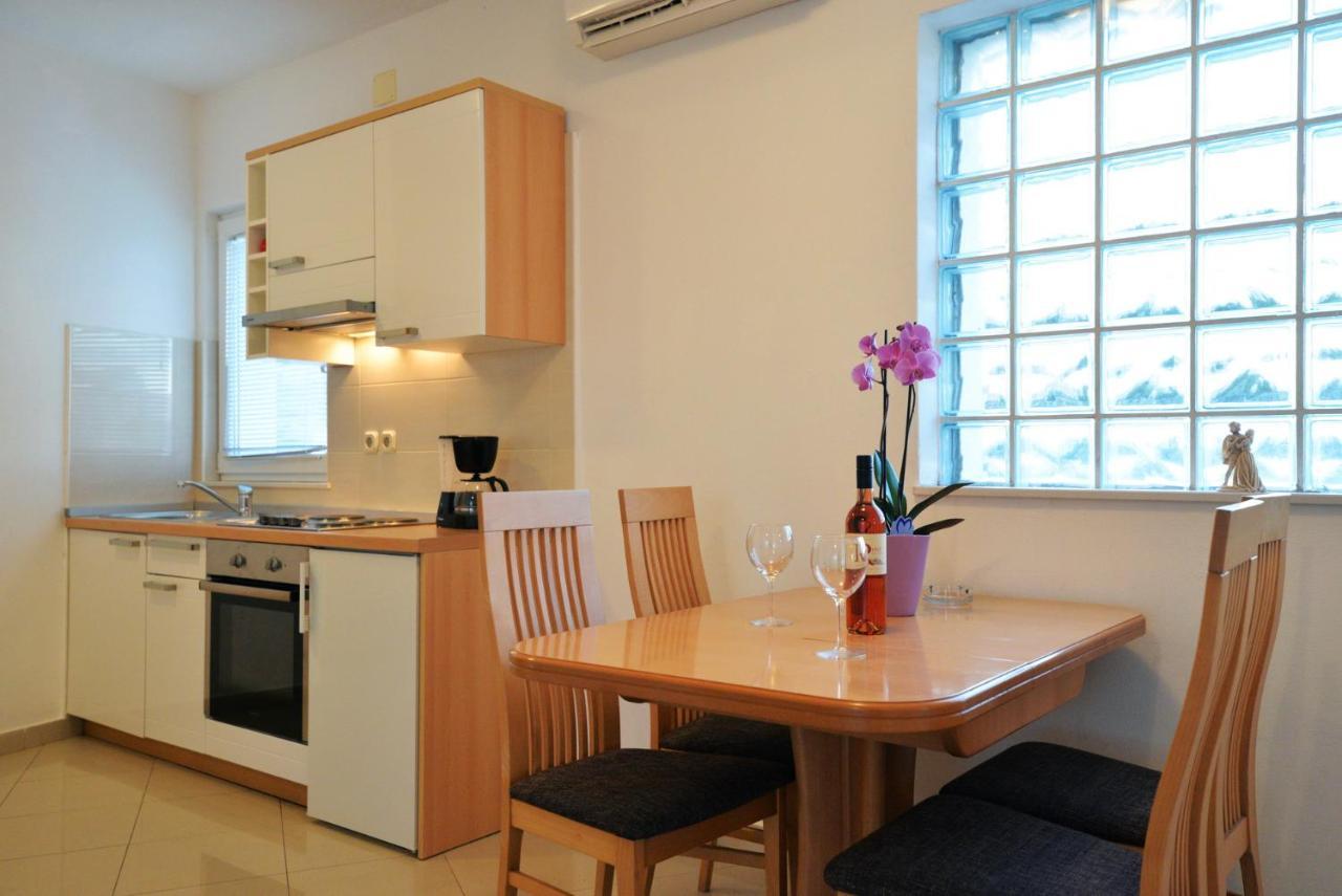 Apartmani Vedrana, Murter Exterior foto